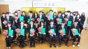第六回卒業式（2021年度・令和3年度）卒業生・保護者集合写真2021-154