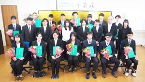 第六回卒業式（2021年度・令和3年度）卒業生・在校生・OB・OG集合写真2021-163