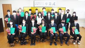 第六回卒業式（2021年度・令和3年度）卒業生・在校生・OB・OG集合写真2021-166