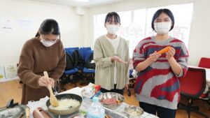 家庭総合・調理実習『煮込みハンバーグ・デコレーションケーキ』2025-22
