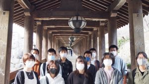 秋季校外学習「平安文学フィールドワーク」隠国の初瀬・紅葉の長谷寺「登廊」2020-27