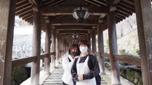 秋季校外学習「平安文学フィールドワーク」隠国の初瀬・紅葉の長谷寺「登廊」2020-30