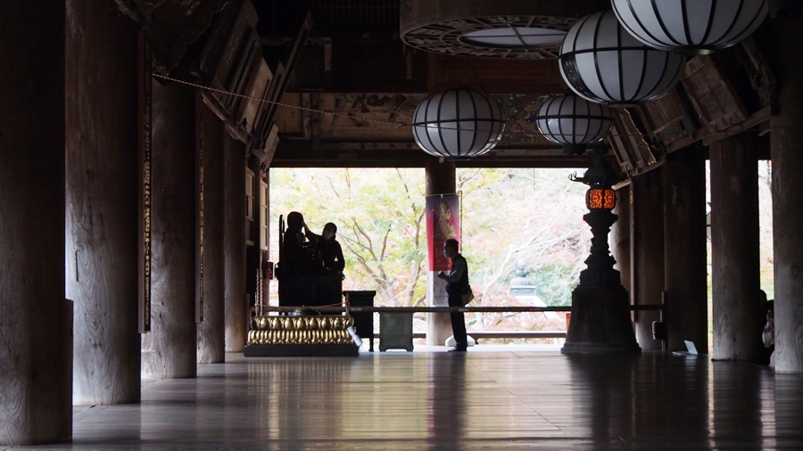 長谷寺と平安文学｜本堂の内陣は厳かで幻想的な空間