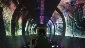 夏季校外学習「亀の瀬地すべり歴史資料室・インフラツーリズム」旧大阪鉄道亀瀬隧道・プロジェクションマッピング2024-307