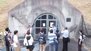 夏季校外学習「亀の瀬地すべり歴史資料室・インフラツーリズム」旧大阪鉄道亀瀬隧道・プロジェクションマッピング2024-121