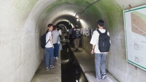 夏季校外学習「亀の瀬地すべり歴史資料室・インフラツーリズム」旧大阪鉄道亀瀬隧道・プロジェクションマッピング2024-122