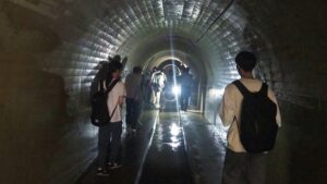 夏季校外学習「亀の瀬地すべり歴史資料室・インフラツーリズム」旧大阪鉄道亀瀬隧道・プロジェクションマッピング2024-133