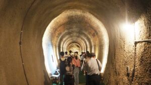 夏季校外学習「亀の瀬地すべり歴史資料室・インフラツーリズム」旧大阪鉄道亀瀬隧道・プロジェクションマッピング2024-207