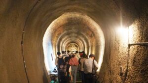 夏季校外学習「亀の瀬地すべり歴史資料室・インフラツーリズム」旧大阪鉄道亀瀬隧道・プロジェクションマッピング2024-209