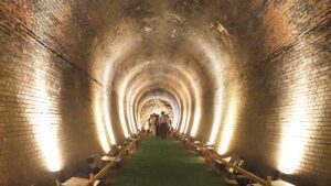 夏季校外学習「亀の瀬地すべり歴史資料室・インフラツーリズム」旧大阪鉄道亀瀬隧道・プロジェクションマッピング2024-216