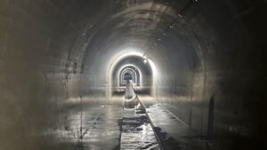 夏季校外学習「亀の瀬地すべり歴史資料室・インフラツーリズム」旧大阪鉄道亀瀬隧道・プロジェクションマッピング2024-285