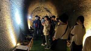 夏季校外学習「亀の瀬地すべり歴史資料室・インフラツーリズム」旧大阪鉄道亀瀬隧道・プロジェクションマッピング2024-286