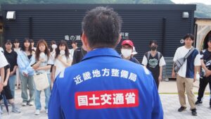 夏季校外学習「亀の瀬地すべり歴史資料室・インフラツーリズム」旧大阪鉄道亀瀬隧道・プロジェクションマッピング2024-427