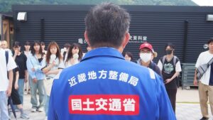 夏季校外学習「亀の瀬地すべり歴史資料室・インフラツーリズム」旧大阪鉄道亀瀬隧道・プロジェクションマッピング2024-47