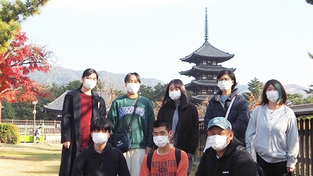 2021年度秋季校外学習「錦秋の奈良紀行」世界文化遺産・奈良公園｜興福寺五重塔と若草山の撮影スポットです