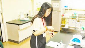 オープンキャンパス｜大阪大阪樟蔭女子大学｜管理栄養士・化学実験2019-81