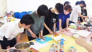 夏の家庭総合・調理実習は「トマトソースパスタ＆ゴロゴロ野菜のスープ＆ヨーグルトゼリー」です2023-252