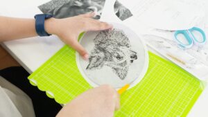 芸術・美術実習「点描画」アーティスティックな時間2025-57