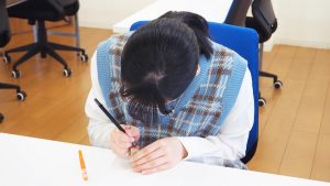 芸術・書道実習「篆刻の落款印を作ろう！作品発表会」白文・姓名印・青田石2023-270