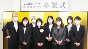 第六回卒業式（2021年度・令和3年度）学院長＆教職員2021-248