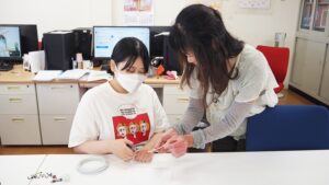 美術・芸術「ワイヤーアート」クラフト作品・アクセサリー・シュールアート2024-103